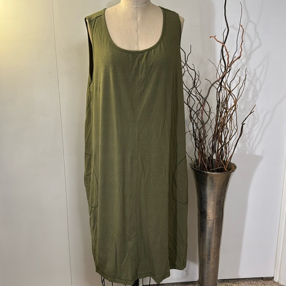 d&co Dresses & Skirts - D & co beach green sleeveless Mitty scoop neck dress with pockets